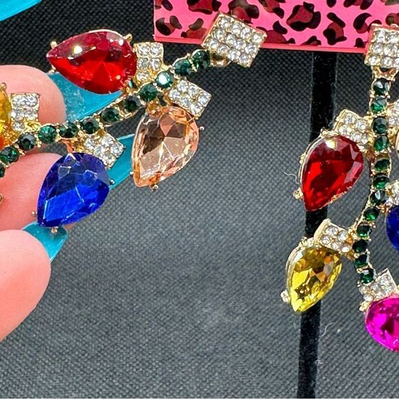 EARRINGS! Betsey Johnson Christmas Lights Dangle Earrings BNWT Colorful Beauty - Picture 6 of 9